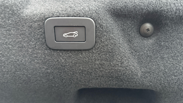 Jaguar XE 2.0 D200 R-Dynamic SE Black 4dr Auto Diesel Saloon